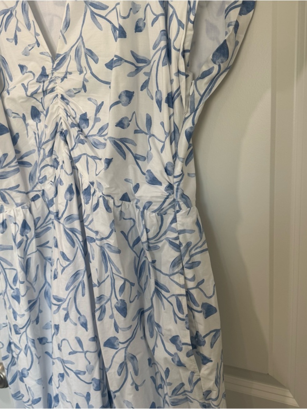 Abercrombie & Fitch Twist Front White Maxi Dress with Blue Leaf Print - Picture 3 of 7